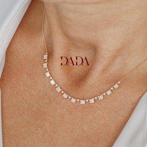 Collar de tenis con diamantes cultivados en laboratorio de corte esmeralda para mujer, collar con estaciones de diamantes alternadas, cadena de diamantes de lujo minimalista - Product Image 2