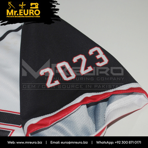 Maillot de softball personnalisé à 2 boutons, 100 % polyester, anti-bactérien, col en V, motif flamme à fines rayures blanc et noir sur le devant - Product Image 6