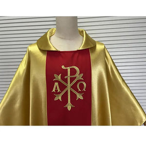 Casulla de Sacerdote en Satén Dorado con Bordado de Cruz, Diseño Personalizado 2026, Casulla Bordada de Alta Calidad con Nuevo Diseño - Product Image 3