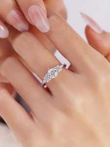 Bague en argent 925 avec motif floral et feuilles de vigne, sertie de moissanite taille ronde, style romantique, idéale pour les fiançailles et les fêtes - Product Image 4