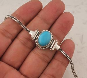 Bracelet en argent sterling 925 fait main avec turquoise pour le festival Rakhi Raksha Bandhan, marque Seaila, unisexe, serti clos, cadeau tendance - Product Image 1