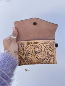 Monedero de Cuero Genuino con Grabado Artesanal, Elegante y Hecho a Mano, Cartera de Cuero con Grabado Artesanal - Product Image 5