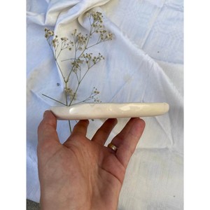 Vaisselle de luxe en porcelaine fine blanche pour restaurants et hôtels, qualité alimentaire, compatible lave-vaisselle, couleurs et logos personnalisables, fabrication artisanale de haute qualité - Product Image 2