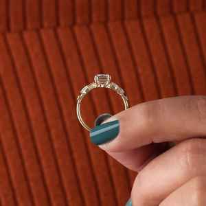 Bague en or massif 14 carats avec grappe de diamants taille émeraude cultivés en laboratoire en forme de branche d'arbre pour femme, cadeau de fiançailles ou de fête pour partenaires - Product Image 2