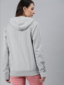 Sudadera con Capucha Gris para Mujer con Estampado de Distanciamiento Social, Mezcla de Algodón, Estilo Casual, Bolsillos Delanteros con Logotipo, Estilo Otoñal - Product Image 2