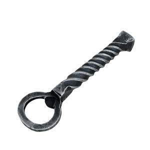 Décapsuleur porte-clés en fonte de qualité supérieure, écologique, à bords lisses, avec logo personnalisé, vente en gros, souvenir métallique personnalisé, 3 lames - Product Image 6
