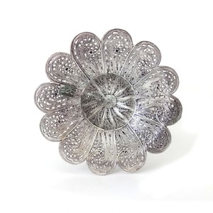 Gobelet en laiton fait main, design classique vintage gaufré, forme cloche, coupe à vin à long pied, écologique, compatible lave-vaisselle, pour mariage - Product Image 4