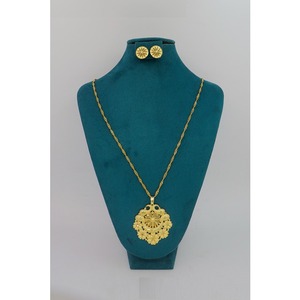 Pendentif en alliage de laiton plaqué or Designer avec boucle d'oreille chaîne pendentif ensemble à la mode traditionnel exportation Designer bijoux pendentifs - Product Image 6