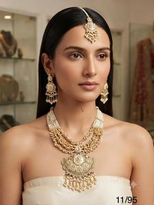 ชุดสร้อยคอเจ้าสาว Kundan Meenakari สุดหรูพร้อมลูกปัดมุกหินสีเขียวต่างหูเข้าคู่และชุดชุบทอง Maang Tikka - Product Image 4