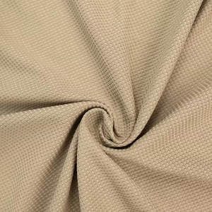 Polo de manga larga para hombre, hecho con tela de alta calidad, que ofrece una sensación suave, cómoda y transpirable. - Product Image 5