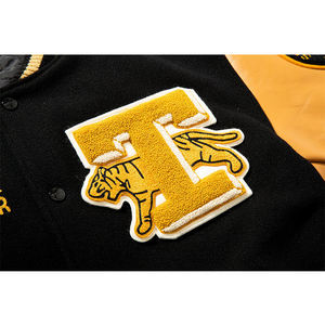Veste universitaire noire pour homme avec manches jaunes, broderie personnalisée OEM, patch en chenille, veste universitaire de style college - Product Image 4
