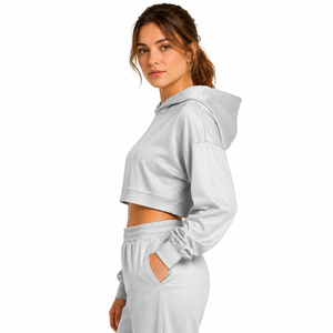 Sweat-shirt court élégant pour femme, fabriqué en tissu durable, texture douce, parfait pour les occasions décontractées, les aventures en plein air et la détente. - Product Image 2