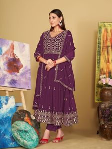 Élégante robe Anarkali violette pour femme, manches 3/4, en Georgette Crêpe, semi-couturée, idéale pour les mariages et les occasions festives - Product Image 5