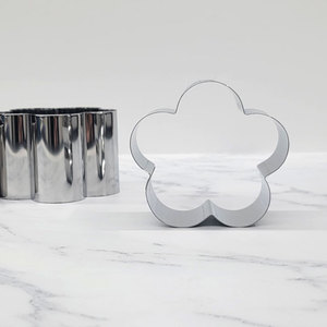 Mini moule à gâteau en forme de fleur en acier inoxydable, 10 cm, 3 options de hauteur (5 cm/6 cm/7 cm), résistant au four et au congélateur, fabriqué à la main en Corée - Product Image 1