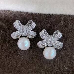 New Fashionable Retro Stud Earrings Elegant Butterfly Knot with Pearls Exquisite Design <b>Inspired</b> by Internet Celebrities - Product Image 1