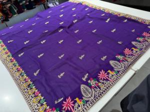 Dupatta de Seda Arrugada Color Borgoña con Borde Dorado, Elegante y Tradicional para Bodas, Fiestas y Diwali, para Mujeres Indias y Pakistaníes - Product Image 6