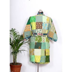 Robe kimono vintage de luxe en soie Kantha pour l'été, avec cordon de serrage, patchwork recyclé, pour femme, idéale pour le printemps et comme robe de bain. - Product Image 6