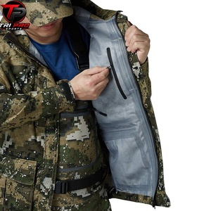 Veste de chasse d'extérieur haut de gamme résistante aux intempéries avec capuche à col montant, fermeture intégrale sur le devant et poches utilitaires spacieuses - Product Image 5