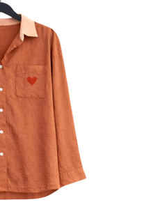 Conjunto de dos piezas para mujer: camisa con estampado de corazones naranja óxido y pantalones anchos color melocotón, atuendo informal de algodón y lino, ropa holgada de verano OEM - Product Image 4