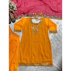 Ensemble de soirée élégant et stylé : haut, jupe dhoti et dupatta en polyester - Product Image 4