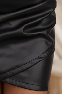Mini-jupe en cuir d'agneau véritable de couleur noire pour femmes, personnalisation disponible - Product Image 3