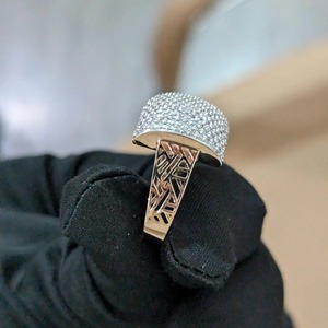 Anillo de Diamantes para Hombre con Diamante Cultivado en Laboratorio de 2.00ct, Corte Redondo, Diseño Premium, con Certificado IGI, en Venta - Product Image 4