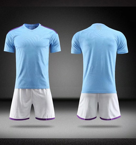 Maillot de football au design rétro personnalisé, séchage rapide, 100% polyester, uniforme de football pour adultes unisexes, uniforme de football personnalisé, service OEM - Product Image 2