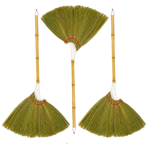 Balai en fibres naturelles de crevettes avec manche en bambou, poils doux, écologique, style classique pour le nettoyage des sols domestiques - Product Image 1