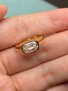 Anillo de Compromiso con Diamante Cultivado en Laboratorio de 2.01 CT, Corte Cojín de Lujo, para Mujer, Oro Sólido de 14K, Regalo Sorpresa de Boda para Enamorados - Product Image 3