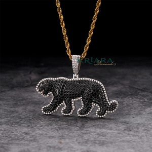 Colgante de Pantera de Plata 925 Bañado en Oro con Moissanita Negra, Corte Brillante Redondo, Temática Animal, Lujo para Uso Diario Masculino - Product Image 1