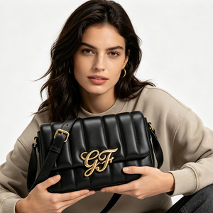 Sac à bandoulière en PU souple de haute qualité, personnalisé, avec logo métallique vertical matelassé, sac à main tendance pour femmes - Product Image 2