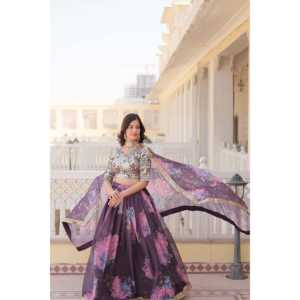 Chemisier en soie russe brodé de paillettes riches avec des vêtements indiens et pakistanais Dupatta imprimés numériquement - Product Image 5