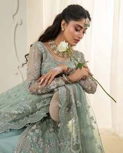 Elegante Vestido de Novia Moderno Verde Menta con Bordado y Cordones, Corte A, Manga Larga, Escote Festoneado, Largo hasta el Suelo, Espalda con Ilusión, Natural - Product Image 3