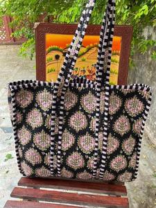 Sac à bandoulière matelassé en coton imprimé pour femme, sac à main tendance de créateur avec un look luxueux - Product Image 3