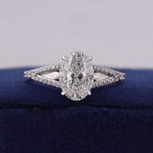 Anillo de Compromiso de Diamante con Corte Oval Platino y Banda Pavé, Estilo Clásico, Certificado IGI, para Mujer - Product Image 6