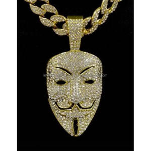 Pendentif masque hip-hop exclusif avec sertissage de diamants de laboratoire entièrement incrustés et finition argentée - Product Image 1