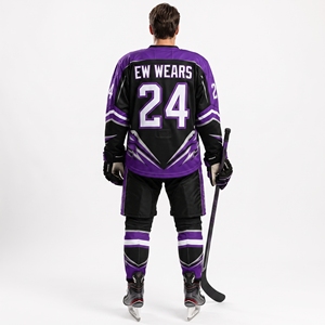 Uniforme de hockey sur glace durable, fabriqué avec un tissu de qualité supérieure offrant une mobilité flexible et des performances fiables sur la patinoire. - Product Image 2