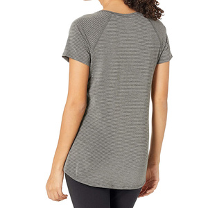 T-shirt femme slim fit au design élégant, tendance et stylé, avec logo personnalisable et couleur unie, col en V. - Product Image 2