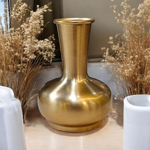 Jarrón de Metal Hecho a Mano Contemporáneo para Arreglos Florales, Adorno Ecológico para el Hogar y la Oficina - Product Image 2