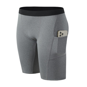 Shorts décontractés gris pour hommes avec poches latérales, séchage rapide, anti-plis, taille élastique, taille mi-haute, en toile tricotée de polyester, style uni - Product Image 1