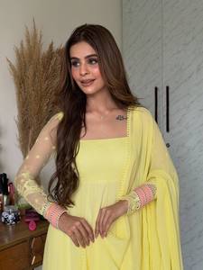 Traje Anarkali Amarillo Tradicional Indio para Boda, de Rayón, Corte Holgado, Largo hasta el Suelo, Ropa Étnica para Mujer con Dupatta a Juego - Product Image 3
