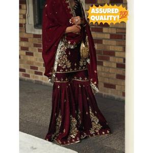 ชุดสาหรี่ผ้าไหมดีไซน์เนอร์สุดหรูทันสมัยแบบสามชิ้น พร้อมงานปักกระจกและเลื่อมแท้ - Product Image 1