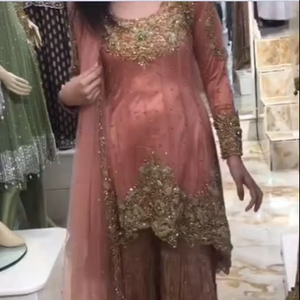 Nouvel ensemble tendance de kurta et palazzo pour femme, idéal pour les fêtes et mariages, avec de magnifiques appliques, tenue ethnique de créateur 2021 - Product Image 6