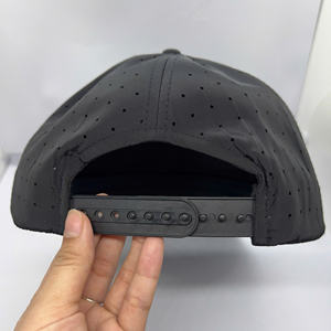 Fabricante de sombreros Sombrero de golf perforado Gorra deportiva impermeable Agujero perforado Sombrero de béisbol de 5 paneles Serigrafía personalizada Logo Cuerda - Product Image 3