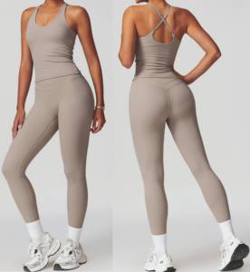 Ensemble de yoga et de fitness pour femmes, respirant et léger, de haute qualité, avec débardeur de sport et leggings très extensibles pour la salle de sport et le yoga au quotidien - Product Image 1