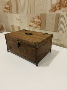 Boîte de rangement en bois d'acacia finition rustique pour la décoration, les bijoux, les outils ou les souvenirs, style bohème fait main en provenance d'Inde - Product Image 4