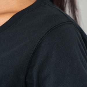 Camiseta de mujer de primera calidad, 100% algodón peinado, manga corta, cuello redondo, corte regular, 150 GSM, hecha en Bangladesh. - Product Image 2