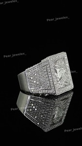 Bague Hip Hop en Moissanite Diamantée Très Demandée pour Hommes, Style Luxe et Tendance, Idéale pour les Soirées, Disponible à la Vente - Product Image 3