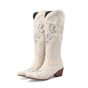 Botas Vaqueras de Cuero Bordadas a Mano de Primera Calidad - Botas Largas Occidentales Personalizadas al por Mayor para Hombre y Mujer - Product Image 1