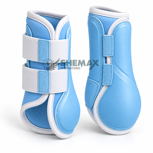 Botas de cepillado para caballos resistentes, diseñadas con material exterior duradero, acolchado cómodo y correas ajustables para entrenamiento regular. - Product Image 1